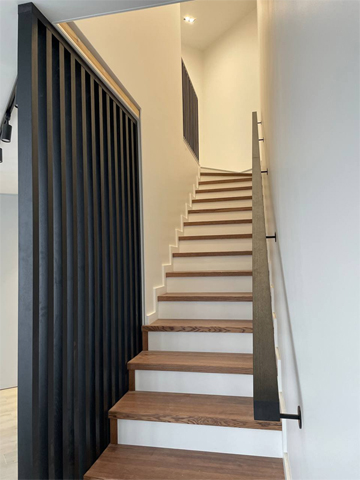 Поліуретановий паркетний лак на сходах