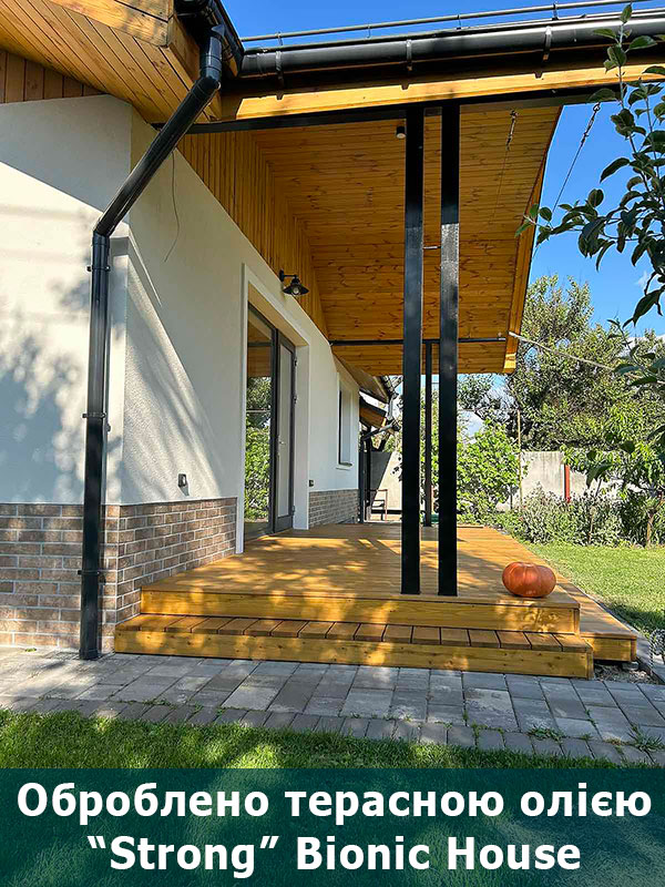 Дерев'яна тераса - вид збоку