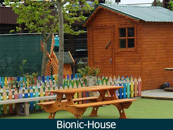 Дерев'яні вироби в саду