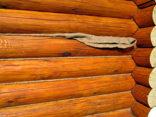 Конопатка деревянного дома